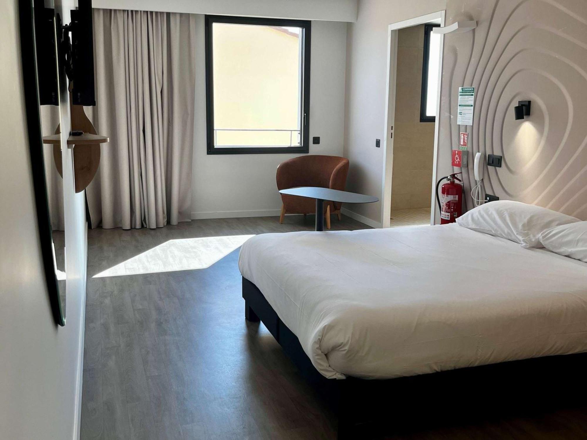 Ibis Styles Cabries Aix-En-Provence Tgv Hotel ภายนอก รูปภาพ