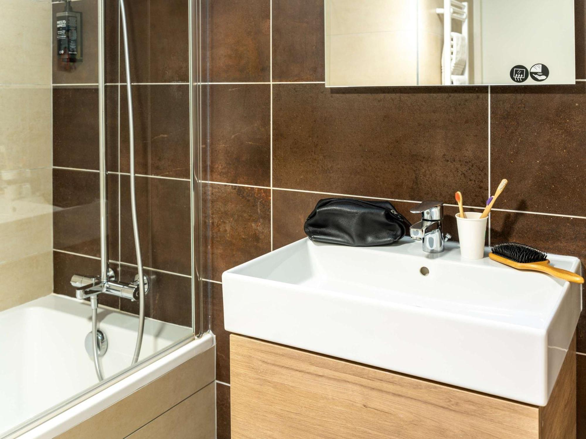 Ibis Styles Cabries Aix-En-Provence Tgv Hotel ภายนอก รูปภาพ